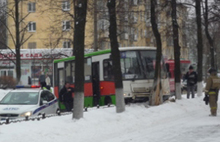 В Ярославле автобус с пассажирами врезался в дерево