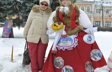 В центре Ярославля начался конкурс масленичных кукол. Фоторепортаж