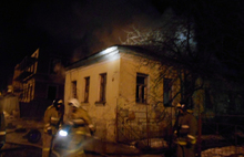 На Волжской набережной в Рыбинске горел нежилой дом