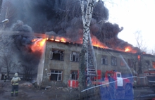 На улице Пожарского в Ярославле загорелся расселенный дом