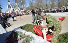 В Ярославской области торжественно перезахоронили прах двух неизвестных солдат