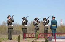 В Ярославле открыли памятник воинам-землякам из деревни Парково