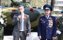 В Ярославле открыли памятник боевой машине десанта