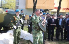 В Ярославле открыли памятник боевой машине десанта