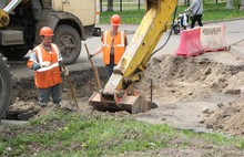 К устранению провала асфальта в центре Ярославля приступили сотрудники «ТГК-2»