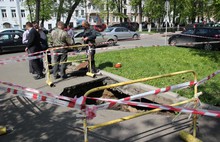 В центре Ярославля снова провалился асфальт