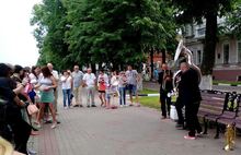 В Ярославле в европейский день музыки сыграли французы уличного театра «Cheval des 3»
