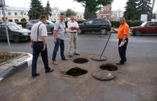 У здания мэрии Ярославля на улице Нахимсона провалился асфальт