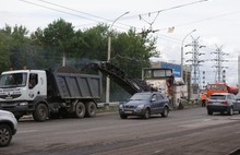 В Ярославле начали ремонтировать дорожное покрытие Моторного моста