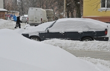 Ярославль после снегопада оказался почти непроходимым и непроезжим. Фоторепортаж