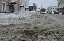 Ярославль после снегопада оказался почти непроходимым и непроезжим. Фоторепортаж