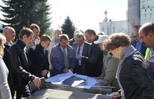 Общественный комитет при департаменте дорожного хозяйства проверил, как идет реконструкция площади Волкова  в Ярославле
