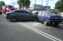 В Ярославле в результате столкновения загорелись два автомобиля, пострадали трое