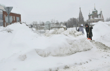 В Ярославле уборка снега перерастает в хроническую проблему. Фоторепортаж