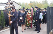 Погибшего в Ярославле при исполнении служебного долга полицейского проводили с воинскими почестями