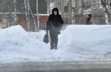 В Ярославле тротуары уничтожены как класс. Все покоятся под толстым-толстым слоем снега.  Фоторепортаж