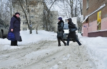 В Ярославле тротуары уничтожены как класс. Все покоятся под толстым-толстым слоем снега.  Фоторепортаж