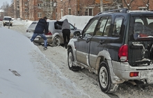 В Ярославле тротуары уничтожены как класс. Все покоятся под толстым-толстым слоем снега.  Фоторепортаж