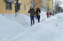 В Ярославле тротуары уничтожены как класс. Все покоятся под толстым-толстым слоем снега.  Фоторепортаж