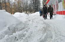 В Ярославле тротуары уничтожены как класс. Все покоятся под толстым-толстым слоем снега.  Фоторепортаж