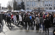 В Ярославле на Советской площади станцевали буги-вуги. Фоторепортаж