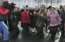 В Ярославле на Советской площади станцевали буги-вуги. Фоторепортаж