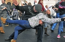 В Ярославле на Советской площади станцевали буги-вуги. Фоторепортаж