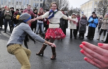 В Ярославле на Советской площади станцевали буги-вуги. Фоторепортаж