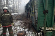В Ярославле два мужчины БОМЖ сгорели в заброшенном вагончике