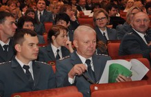 Сергей Ястребов поздравил работников налоговых органов с 25-летием ведомства и вручил им награды