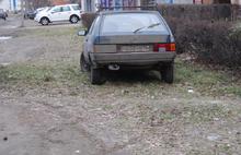 За 10 месяцев в Ленинском районе выявлено 500 машин, незаконно припаркованных на газонах