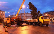 На Юбилейной площади в Ярославле «выросла» новогодняя елка