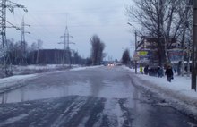 Улицу Магистральную в Ярославле утром затопило горячей водой