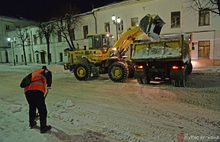 Ярославль чистят от снега ночью: убирайте свои машины!