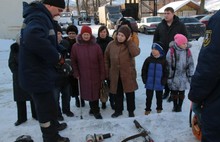 Жители пострадавшего от взрыва дома в Ярославле встретились со спасателями