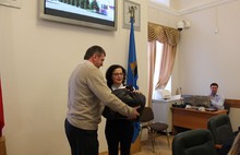 Депутаты муниципалитета  вручили ярославским садоводам семена цветов