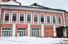 Здание бывшей кондитерской фабрики  пугает жителей Ярославля. Фоторепортаж