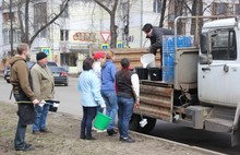 В центре Ярославля во дворах прошли субботники