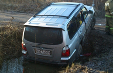 В Ярославле «Хендай» оказался в канаве с водой