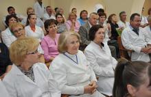 Сергей Ястребов поздравил коллектив онкобольницы с 70-летием основания учреждения
