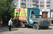 На Ленинградском проспекте эвакуировали брошенную машину с рекламным баннером