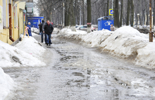 В середине апреля Ярославль завален снегом, пропитанным грязью и тяжелыми металлами. Фоторепортаж