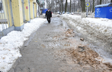 В середине апреля Ярославль завален снегом, пропитанным грязью и тяжелыми металлами. Фоторепортаж