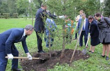 В Ярославле после реконструкции торжественно открыли сквер у госпиталя ветеранов