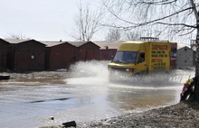 Талые воды заливают Резинотехнику Ярославля. Фоторепортаж