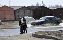 Талые воды заливают Резинотехнику Ярославля. Фоторепортаж