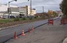 На улице Строителей в Ярославле укладывают верхний слой асфальта