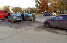 На Октябрьской площади в Ярославле не смогли разъехаться четыре машины