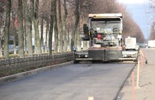 На проспекте Ленина в Ярославле начали укладывать асфальт на нечетной стороне дороги