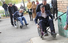 Глава Рыбинска не смог выбраться из многоэтажного дома в инвалидной коляске